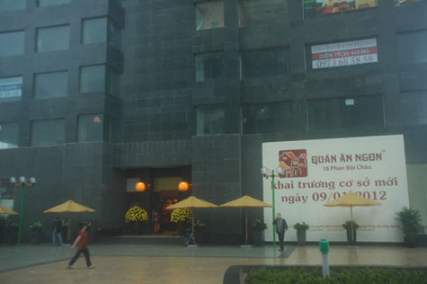 Quán ăn Ngon đang hàng ngày gây ra mùi, tiếng ồn ảnh hưởng đến cuộc sống sinh hoạt của cư dân cụm chung cư N05. Quán ăn Ngon đang hàng ngày gây ra mùi, tiếng ồn ảnh hưởng đến cuộc sống sinh hoạt của cư dân cụm chung cư N05.