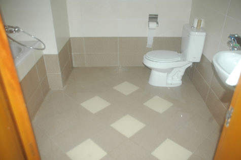 Theo nhiều hộ dân ở tòa nhà 25T2 và 29T1 phản ánh, Hệ thống nước... bị chảy ngược. Tức cứ mỗi lần gạt cần xả vệ sinh, nước sẽ "thốc" ngược lên sàn nhà và lênh láng. Theo nhiều hộ dân ở tòa nhà 25T2 và 29T1 phản ánh, Hệ thống nước... bị chảy ngược. Tức cứ mỗi lần gạt cần xả vệ sinh, nước sẽ "thốc" ngược lên sàn nhà và lênh láng.