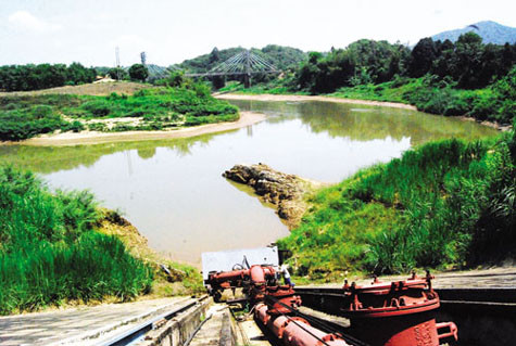 Mực nước tại trạm bơm Phước Cát 1 ngày 16.3 xuống dưới mực nước chết 1,1m - Ảnh: G.Bình