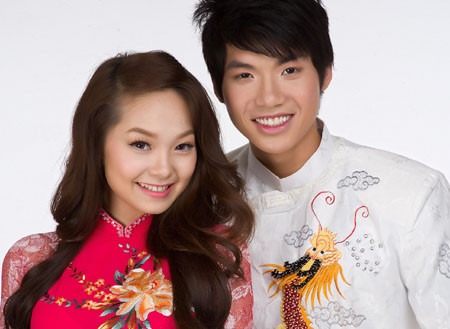 Minh Hằng cực xinh bên Nam Thành trong ngày xuân Minh Hằng cực xinh bên Nam Thành trong ngày xuân