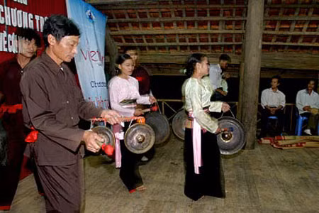 Lễ hội cồng chiêng đón Tết Nguyên đán của người Mường.