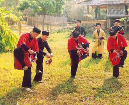 Cùng đón Tết với đồng bào Cơ Tu Cùng đón Tết với đồng bào Cơ Tu