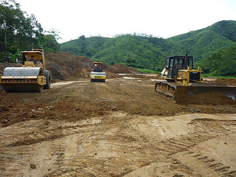 Dự án đường cao tốc Hà Nội - Lào Cai chậm tiến độ thi công. Ảnh: ĐỖ DU/Người lao động. Dự án đường cao tốc Hà Nội - Lào Cai chậm tiến độ thi công. Ảnh: ĐỖ DU/Người lao động.