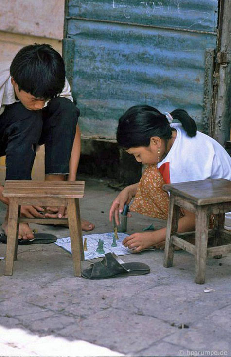 Cùng chơi trò cá ngựa. Cùng chơi trò cá ngựa.