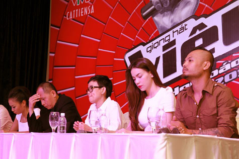 Các HLV The Voice và đại diện BTC tại họp báo. Các HLV The Voice và đại diện BTC tại họp báo.