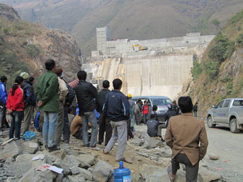 Ngày 17/12, một vụ tai nạn nghiêm trọng đã xảy ra tại công trường thi công Thủy điện Suối Sập 1, thuộc địa bàn xã Tà Xùa, huyện Bắc Yên (tỉnh Sơn La), làm ít nhất 8 công nhân chết và mất tích. Ngày 17/12, một vụ tai nạn nghiêm trọng đã xảy ra tại công trường thi công Thủy điện Suối Sập 1, thuộc địa bàn xã Tà Xùa, huyện Bắc Yên (tỉnh Sơn La), làm ít nhất 8 công nhân chết và mất tích.