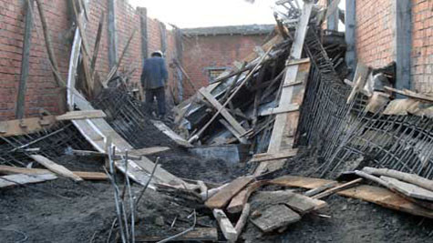 Vào khoảng 17 giờ ngày 30/7/2010, tại số nhà 73 Trương Quang Trọng, phường Lê Hồng Phong, TP. Quảng Ngãi đã xảy ra một vụ sập sàn bê tông làm 1 người chết và 5 người khác bị thương nặng. Vào khoảng 17 giờ ngày 30/7/2010, tại số nhà 73 Trương Quang Trọng, phường Lê Hồng Phong, TP. Quảng Ngãi đã xảy ra một vụ sập sàn bê tông làm 1 người chết và 5 người khác bị thương nặng.