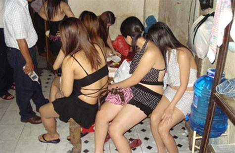 Các đối tượng gái mại dâm bị triệt phá trong một ổ nhóm mua bán dâm (Ảnh: Internet). Các đối tượng gái mại dâm bị triệt phá trong một ổ nhóm mua bán dâm (Ảnh: Internet).