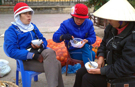 Người dân xã Vinh Quang, huyện Tiên Lãng nửa vui, nửa buồn trước thông tin hàng loạt quan bị "trảm".