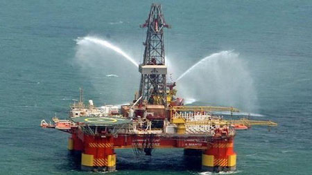 Dàn khoan dầu trên biển Caspian của Iran. Ảnh Press TV