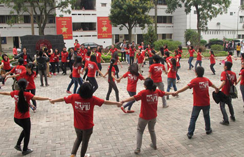 Các sinh viên trường Ngoại thương (Ảnh : Internet)