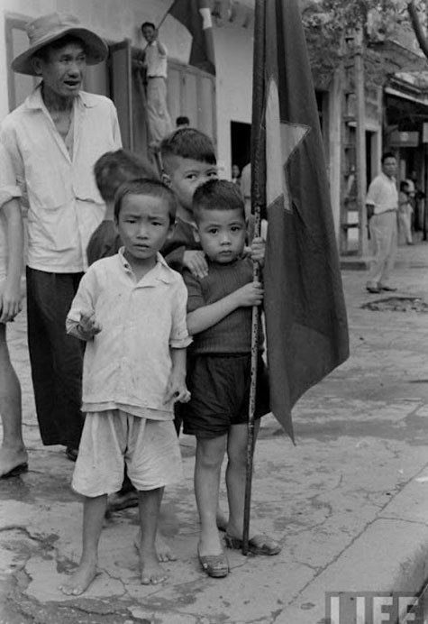 Những khuôn mặt, ánh mắt ngây thơ của các cậu bé Hà Nội.