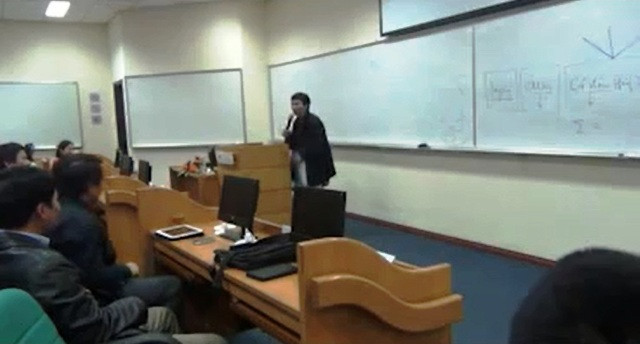 Tuy nhiên, chúng ta cần tách bạch rõ giữa chuyên môn và việc dùng ngôn từ không hay trên bục giảng của TS Lê Thẩm Dương thì cần phải phê phán. Tuy nhiên, chúng ta cần tách bạch rõ giữa chuyên môn và việc dùng ngôn từ không hay trên bục giảng của TS Lê Thẩm Dương thì cần phải phê phán.