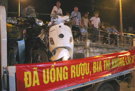 Theo Bộ công an, từ ngày 22 đến 24/1, toàn quốc xảy ra gần 130 vụ tai nạn giao thông, làm 106 người chết. (Ảnh: Tiến Dũng/ VNE). Theo Bộ công an, từ ngày 22 đến 24/1, toàn quốc xảy ra gần 130 vụ tai nạn giao thông, làm 106 người chết. (Ảnh: Tiến Dũng/ VNE).