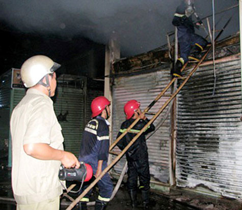 Khoảng 19h tối 29/12/2011, hàng trăm người dân sống ở gần chợ An Khánh (phường An Khánh, quận Ninh Kiều) hoảng loạn khi khu chợ này bất ngờ xảy ra cháy. Theo thống kê đã có 12 kiốt bị cháy rụi. thiệt hại hàng trăm triệu đồng. Khoảng 19h tối 29/12/2011, hàng trăm người dân sống ở gần chợ An Khánh (phường An Khánh, quận Ninh Kiều) hoảng loạn khi khu chợ này bất ngờ xảy ra cháy. Theo thống kê đã có 12 kiốt bị cháy rụi. thiệt hại hàng trăm triệu đồng.