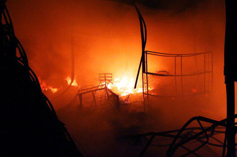 Khoảng 1 giờ ngày 18/10/2011 chợ Định Bình thuộc thị trấn Vĩnh Thạnh, huyện miền núi Vĩnh Thạnh, tỉnh Bình Định (cách TP Quy Nhơn trên 100 km) bỗng nhiên bốc cháy. Theo thống kê ban đầu từ 16 lô bán tạp hóa, quần áo may sẵn, lượng hàng hóa bị cháy lên đến khoảng 6 tỉ đồng. Khoảng 1 giờ ngày 18/10/2011 chợ Định Bình thuộc thị trấn Vĩnh Thạnh, huyện miền núi Vĩnh Thạnh, tỉnh Bình Định (cách TP Quy Nhơn trên 100 km) bỗng nhiên bốc cháy. Theo thống kê ban đầu từ 16 lô bán tạp hóa, quần áo may sẵn, lượng hàng hóa bị cháy lên đến khoảng 6 tỉ đồng.