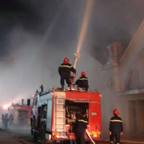 Vụ cháy chợ kinh hoàng nhất vẫn được nhiều người dân thủ đô nhắc tới đó là vào đêm 14-7-1994, ngọn lửa đã thiêu rụi toàn bộ chợ Đồng Xuân mới được xây dựng lại trước đó ba năm. Sau cơn "đại hồng hỏa" nguyên nhân trực tiếp được xác định là do chiếc quạt MD ở kiốt 293 bị om nhiệt trong khi công tắc vấn bật gây cháy. Thiệt hại do vụ cháy này gây ra lúc bấy giờ lên tới 300 tỷ đồng. Vụ cháy chợ kinh hoàng nhất vẫn được nhiều người dân thủ đô nhắc tới đó là vào đêm 14-7-1994, ngọn lửa đã thiêu rụi toàn bộ chợ Đồng Xuân mới được xây dựng lại trước đó ba năm. Sau cơn "đại hồng hỏa" nguyên nhân trực tiếp được xác định là do chiếc quạt MD ở kiốt 293 bị om nhiệt trong khi công tắc vấn bật gây cháy. Thiệt hại do vụ cháy này gây ra lúc bấy giờ lên tới 300 tỷ đồng.