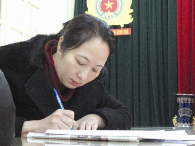 Bà chủ Tuyết Minh tại cơ quan cảnh sát điều tra.