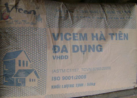 Bao bì của bao xi măng có nhãn hiệu Hà Tiên đa dụng. Bao bì của bao xi măng có nhãn hiệu Hà Tiên đa dụng.