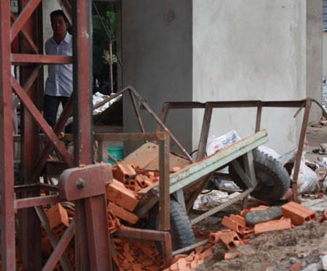 Khoảng 7h sáng ngày 3/10/2011, tại công trường xây dựng khách sạn cao tầng nằm trong khuôn viên cụm nhà hàng Cồn Khương (Ninh Kiều, Cần Thơ) đã xảy ra vụ tai nạn thương tâm khiến 5 người thương vong. Nguyên nhân được xác định là do đứt cáp công trình. Khoảng 7h sáng ngày 3/10/2011, tại công trường xây dựng khách sạn cao tầng nằm trong khuôn viên cụm nhà hàng Cồn Khương (Ninh Kiều, Cần Thơ) đã xảy ra vụ tai nạn thương tâm khiến 5 người thương vong. Nguyên nhân được xác định là do đứt cáp công trình.