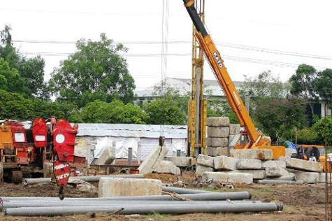 Khoảng 8 giờ 30 phút ngày 20.7/2010, tai nạn lao động gây hậu quả nghiêm trọng xảy ra tại công trình đang thi công dự án nhà máy YuKi Việt Nam - trên đường Tân Thuận, Khu chế xuất Tân Thuận, phường Tân Thuận Đông, quận 7, làm 3 công nhân thiệt mạng. Khoảng 8 giờ 30 phút ngày 20.7/2010, tai nạn lao động gây hậu quả nghiêm trọng xảy ra tại công trình đang thi công dự án nhà máy YuKi Việt Nam - trên đường Tân Thuận, Khu chế xuất Tân Thuận, phường Tân Thuận Đông, quận 7, làm 3 công nhân thiệt mạng.
