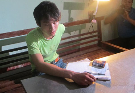 Lê Văn Luyện, tên sát thủ máu lạnh đã gây ra vụ cướp, giết người táo tợn, dã man, chấn động cả nước tại tiệm vàng Ngọc Bích (Bắc Giang). Lê Văn Luyện, tên sát thủ máu lạnh đã gây ra vụ cướp, giết người táo tợn, dã man, chấn động cả nước tại tiệm vàng Ngọc Bích (Bắc Giang).