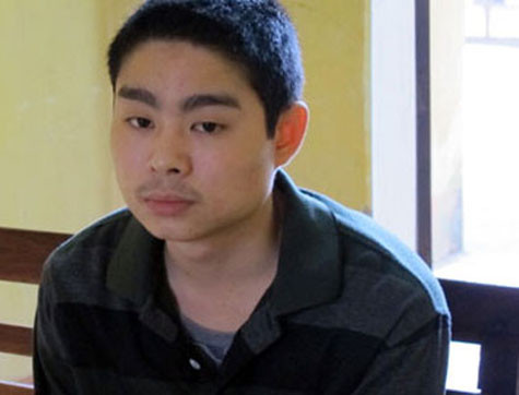 Tên "sát thủ máu lạnh" Lê Văn Luyện cùng lúc cướp đi sinh mạng của 3 người trong tiệm vàng Ngọc Bích và làm người con lớn của chủ tiệm vàng bị thương nặng. Tên "sát thủ máu lạnh" Lê Văn Luyện cùng lúc cướp đi sinh mạng của 3 người trong tiệm vàng Ngọc Bích và làm người con lớn của chủ tiệm vàng bị thương nặng.