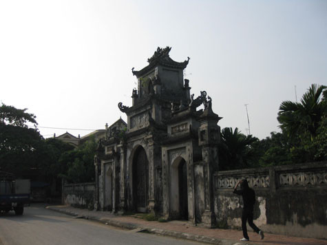 Với hàng trăm năm tuổi theo chiều dài lịch sử, chùa Chuông cùng các danh thắng khác trong quần thể di tích Phố Hiến là một điểm đến không thể bỏ qua của du khách đến Hưng Yên. Trong cuốn "Hưng Yên tỉnh nhất thống chí" của Trịnh Như Tấu có ghi: "Chùa Chuông - Phố Hiến đẹp nhất danh lam" có nghĩa: chỉ Chùa Chuông ở Phố Hiến là đẹp nhất. Với hàng trăm năm tuổi theo chiều dài lịch sử, chùa Chuông cùng các danh thắng khác trong quần thể di tích Phố Hiến là một điểm đến không thể bỏ qua của du khách đến Hưng Yên. Trong cuốn "Hưng Yên tỉnh nhất thống chí" của Trịnh Như Tấu có ghi: "Chùa Chuông - Phố Hiến đẹp nhất danh lam" có nghĩa: chỉ Chùa Chuông ở Phố Hiến là đẹp nhất.