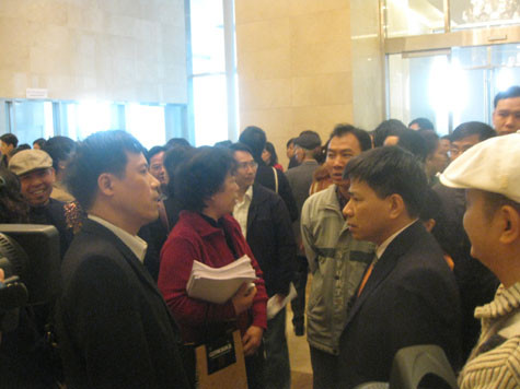 Hội nghị chung cư được tổ chức vào sáng 10/3, được nhiều cư dân đánh giá thiếu minh bạch, không rõ ràng, coi thường cư dân. Hội nghị chung cư được tổ chức vào sáng 10/3, được nhiều cư dân đánh giá thiếu minh bạch, không rõ ràng, coi thường cư dân.