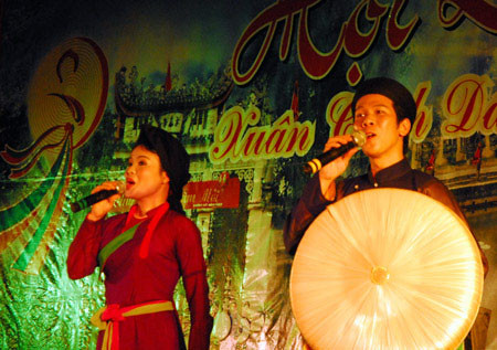 Cùng song ca những câu hát ngọt ngào Cùng song ca những câu hát ngọt ngào