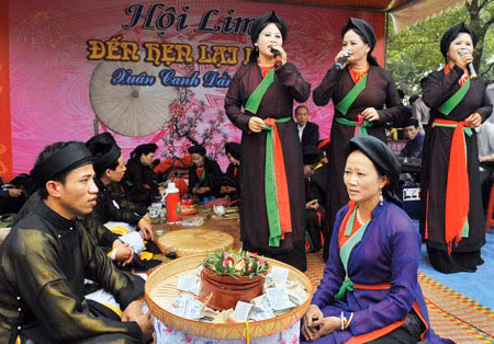 Những liền chị trong cau hát quan họ. Những liền chị trong cau hát quan họ.