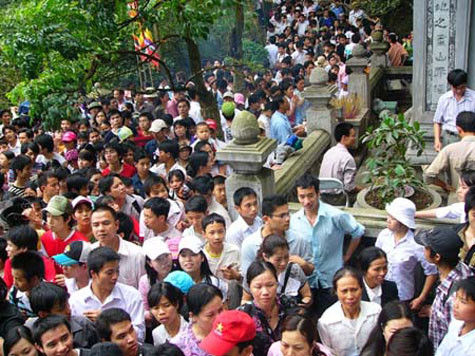 Cảnh chen lấn, xô đẩy ở đền Hùng.