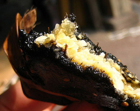 Xưa kia, bánh gai Tứ Trụ (Thanh Hóa) là thứ bánh chủ yếu dùng để tiến vua và có mặt trên mâm cỗ trong các ngày lễ tết