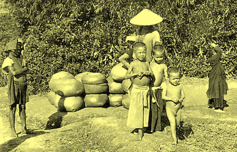 Những "đứa trẻ" ở ngoại thành Hà Nội xưa.