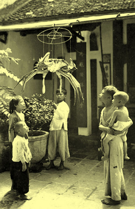 Món đồ chơi trung thu của trẻ em ngoại thành Hà Nội.