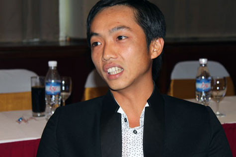 "Cậu ấm" Nguyễn Quốc Cường (với biệt danh Cường đô - la) chính là con trai của bà Nguyễn Thị Như Loan. Hiện ông Cường, đang giữ chức Phó tổng giảm đốc của công ty Quốc Cường Gia Lai. Ông Cường cũng được biết đến là "tay chơi" các loại xe siêu sang. "Cậu ấm" Nguyễn Quốc Cường (với biệt danh Cường đô - la) chính là con trai của bà Nguyễn Thị Như Loan. Hiện ông Cường, đang giữ chức Phó tổng giảm đốc của công ty Quốc Cường Gia Lai. Ông Cường cũng được biết đến là "tay chơi" các loại xe siêu sang.