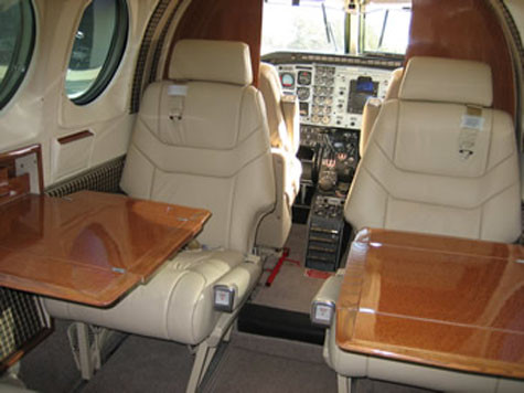 Hai chiếc ghế trên máy bay riêng của bầu Đức.