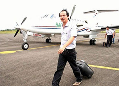 Mới đây trả lời phỏng vấn trên báo chí, Bầu Đức khẳng định: "Tôi không biết đại gia thuỷ sản miền Tây là ai". Ông chủ Hoàng Anh Gia Lai chia sẻ: Tôi rất nhiều tiền, thậm chí có thể nói tiêu cả 3 đời, 4 đời, đến 5 đời cũng không thể hết được tiền. Tôi làm việc vì đam mê. Năm 2008, (Bầu Đức là người Việt Nam đầu tiên sở hữu máy bay cá nhân).