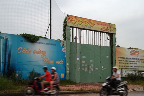 Việc treo pano, áp phích cũng như những băng rôn khẩu hiệu là một việc làm cần thiết của bất cứ thành phố nào. Ngoài công tác quảng bá, các khẩu hiệu này còn có chức năng giáo dục, định hướng... Việc treo pano, áp phích cũng như những băng rôn khẩu hiệu là một việc làm cần thiết của bất cứ thành phố nào. Ngoài công tác quảng bá, các khẩu hiệu này còn có chức năng giáo dục, định hướng...