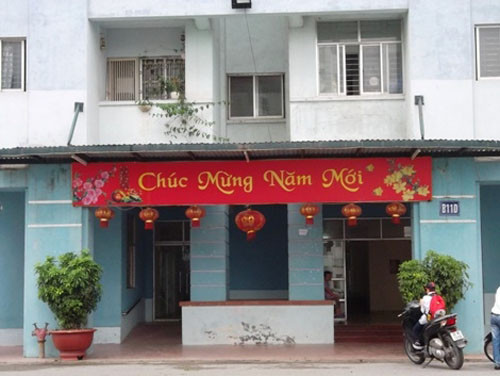 Chung cư nhà B11D còn giăng cả đèn lồng. Chung cư nhà B11D còn giăng cả đèn lồng.