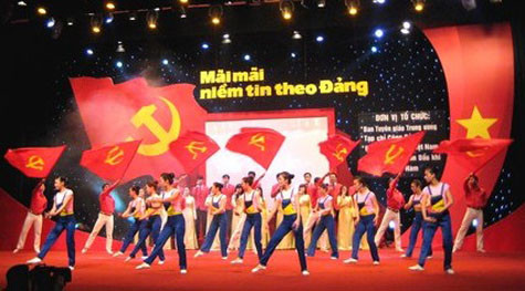 Tối 2-2-2012 tại Trung tâm nghệ thuật Âu Cơ (Hà Nội), Tạp chí Cộng sản phối hợp với Ban Tuyên giáo Trung ương, Đảng ủy Tập đoàn Dầu khí quốc gia Việt Nam và Đài Truyền hình Việt Nam tổ chức chương trình ca múa nhạc “Mãi mãi niềm tin theo Đảng”