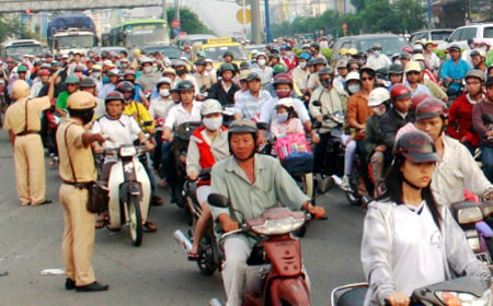 Lực lượng CSGT Tp. HCM và các tỉnh xung quanh phải làm việc rất vất vả để phân luồng, giám ùn tắc giao thông những ngày sau Tết. Lực lượng CSGT Tp. HCM và các tỉnh xung quanh phải làm việc rất vất vả để phân luồng, giám ùn tắc giao thông những ngày sau Tết.