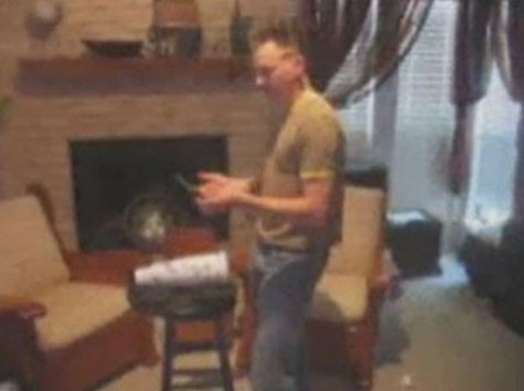 >>>Trò nghịch dại nguy hiểm với dao. Mời bạn đọc cùng theo dõi clip tại đây. >>>Trò nghịch dại nguy hiểm với dao. Mời bạn đọc cùng theo dõi clip tại đây.