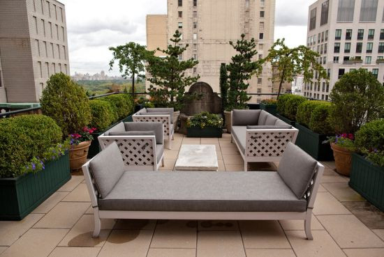 Những lúc rỗi có thể ngồi tận hưởng không khí trong lành trên bộ sofa đặt ở ban công Những lúc rỗi có thể ngồi tận hưởng không khí trong lành trên bộ sofa đặt ở ban công