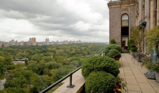 Cạnh khu nhà là không gian toàn cây xanh Cạnh khu nhà là không gian toàn cây xanh