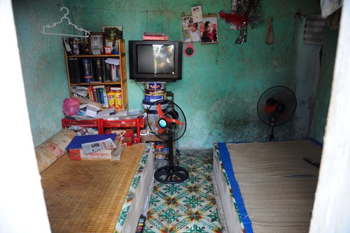 Ông Vũ được bố trí ở cùng buồng giam với phạm nhân Nguyễn Đình Dặm. Trong buồng có nhiều vật dụng sinh hoạt.. .(Ảnh: vnexpress)