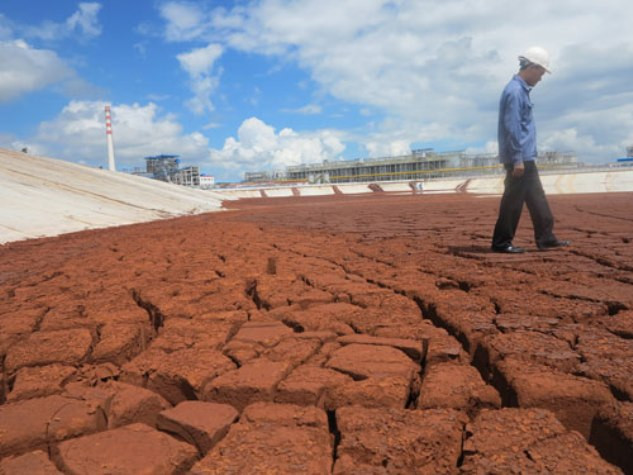 Ở Việt Nam đang sử dụng công nghệ thải bùn đỏ có dạng cô đặ , độ rắn 30-45%