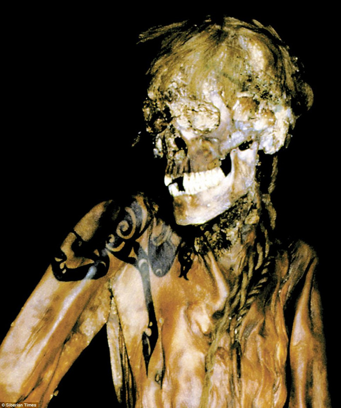 “ Người Pazyryks tin rằng hình xăm sẽ giúp ích rất nhiều trong thế giới bên kia. Họ sẽ dễ dàng nhận ra người trong cùng một gia đình, một nền văn hóa và có thể tìm đến nhau sau khi chết đi” “ Người Pazyryks tin rằng hình xăm sẽ giúp ích rất nhiều trong thế giới bên kia. Họ sẽ dễ dàng nhận ra người trong cùng một gia đình, một nền văn hóa và có thể tìm đến nhau sau khi chết đi”