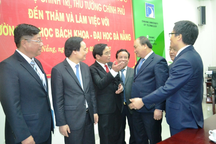 Thủ tướng Nguyễn Xuân Phúc và đoàn công tác lắng nghe những tâm tư, nguyện vọng của các Trường đại học. Ảnh: An Nguyên Thủ tướng Nguyễn Xuân Phúc và đoàn công tác lắng nghe những tâm tư, nguyện vọng của các Trường đại học. Ảnh: An Nguyên