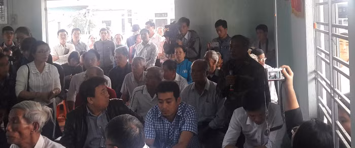 Cuộc đối thoại giữa ông Hồ Kỳ Minh, Phó Chủ tịch Ủy ban nhân dân thành phố Đà Nẵng và người dân sống xung quanh hai nhà máy thép sẽ được tiếp tục vào chiều ngày 28/2. Ảnh: TT